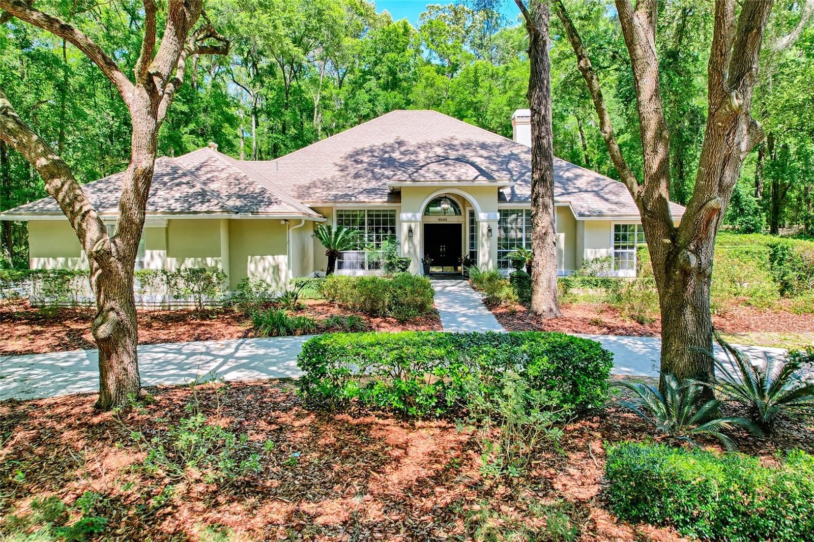 Property Photo:  9202 SW 41st Lane  FL 32608 
