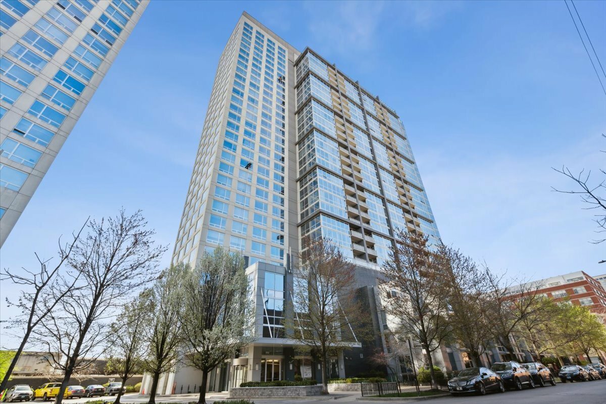 Property Photo: 1901 S Calumet Avenue 1310 IL 60616
