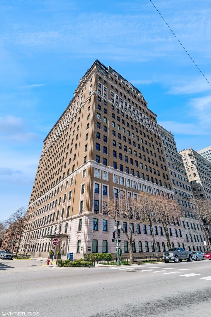 Property Photo: 3500 N Lake Shore Drive 17ph IL 60657
