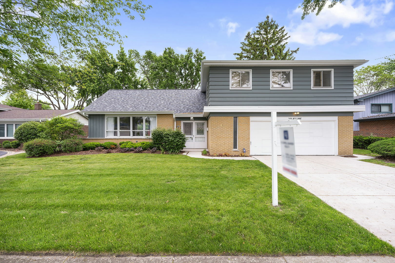 Property Photo:  319 E Ivy Lane  IL 60004 