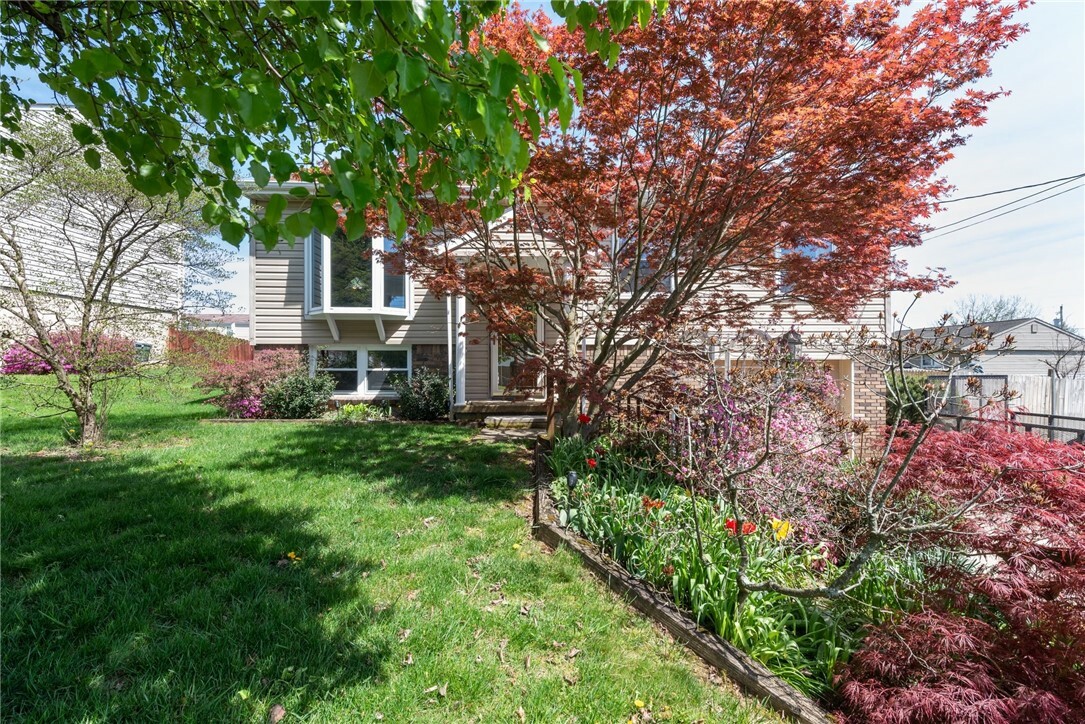 Property Photo:  502 Crestview Dr  PA 15683 