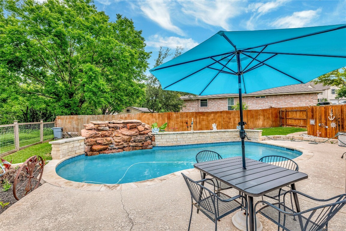 Property Photo:  1706 Red Rock Cove  TX 78665 