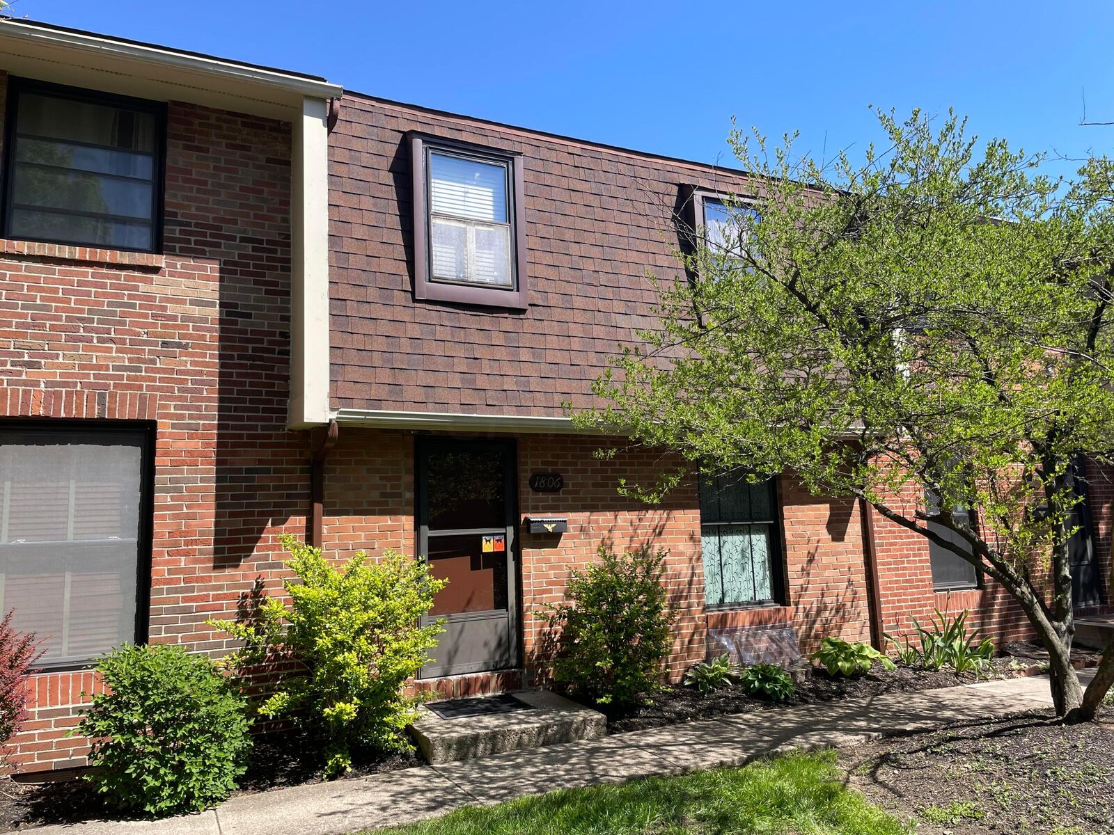 Property Photo:  1806 Willoway S Circle  OH 43220 