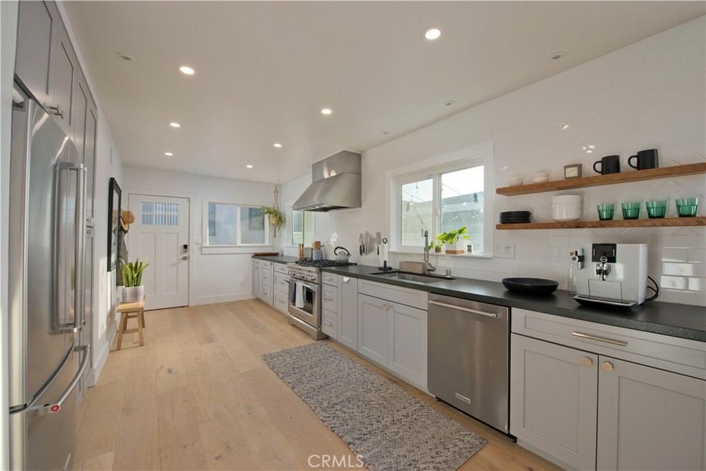 Property Photo:  1215 Vista Superba Street  CA 91205 