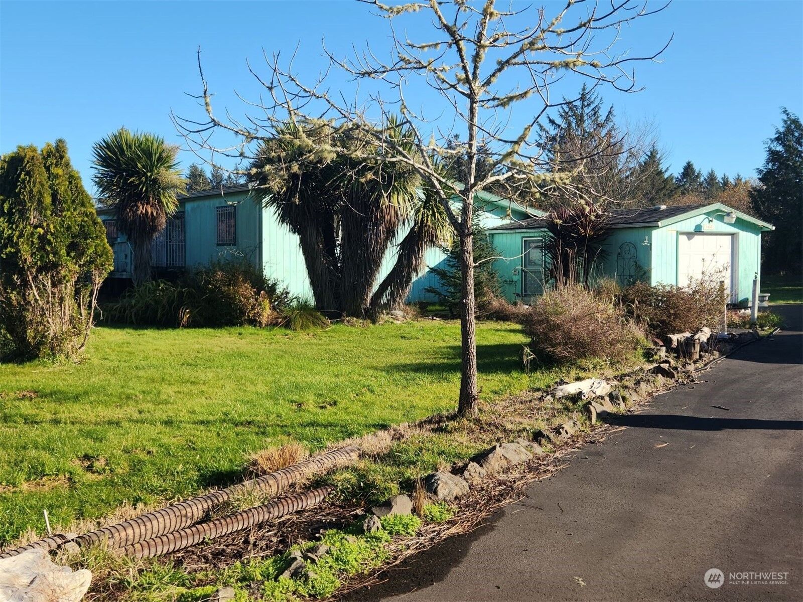 Property Photo: 1907 State Route 101 WA 98624