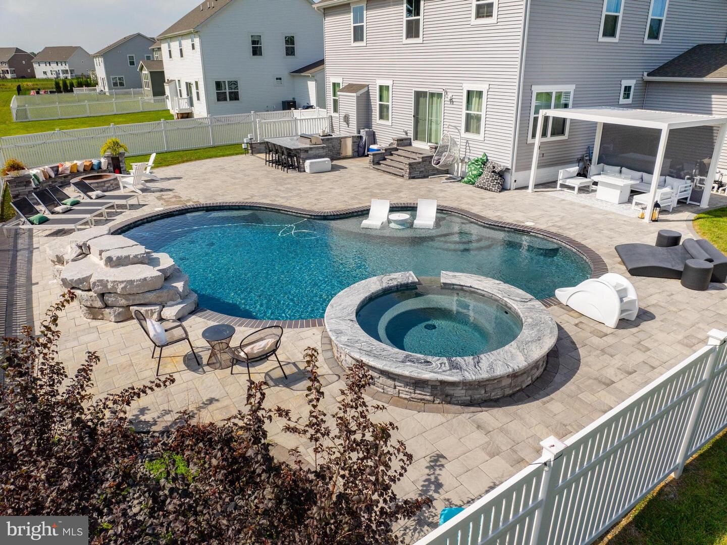 Property Photo:  636 Spring Hollow Drive  DE 19709 