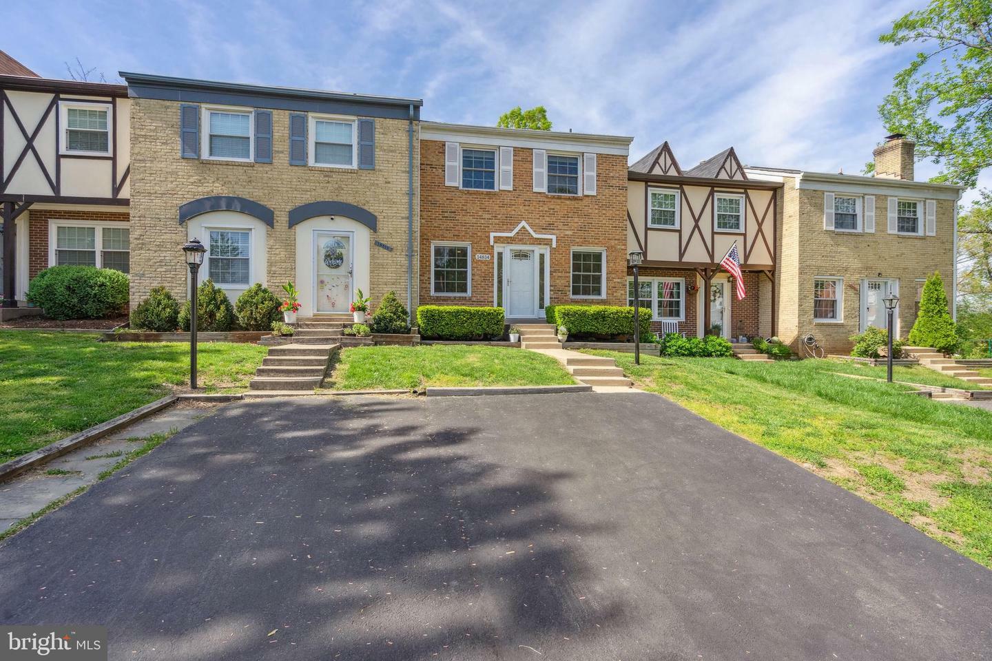 Property Photo: 14814 Hatfield Square VA 20120