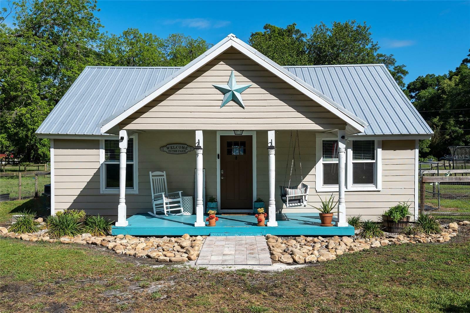 Property Photo: 17242 SW 135th Lane FL 32618