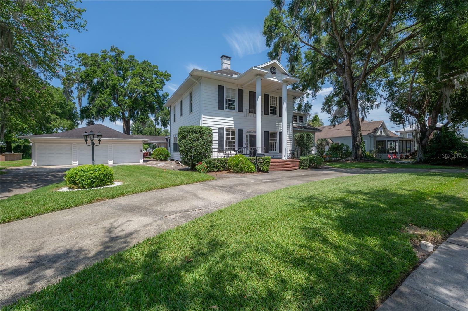 Property Photo:  913 Roux Street  FL 33563 