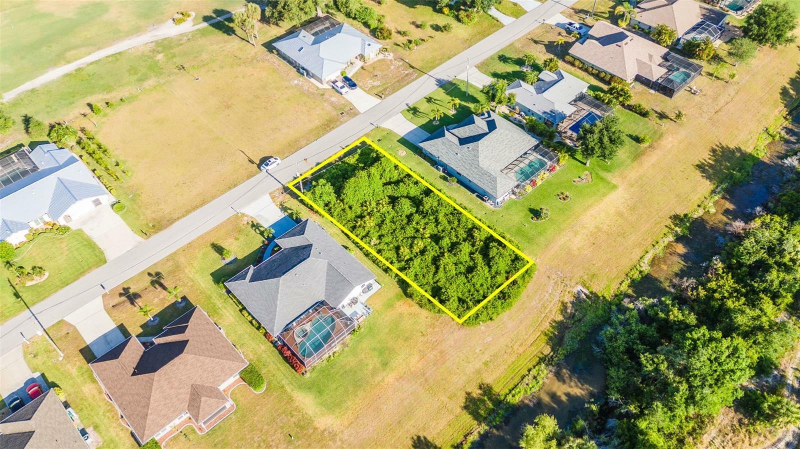 Property Photo:  1526 Navigator Road  FL 33983 