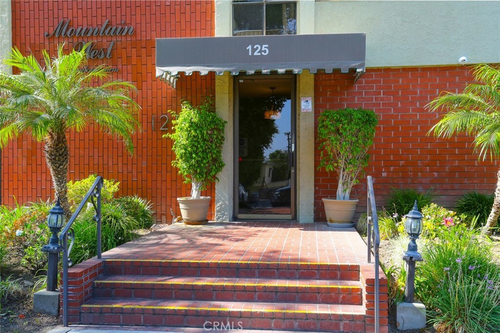 Property Photo:  125 W Mountain Street 111  CA 91202 