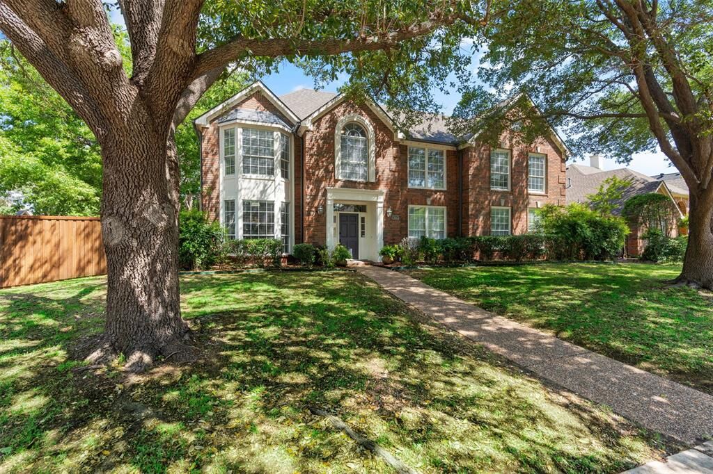Property Photo:  2613 Suntree Lane  TX 75025 