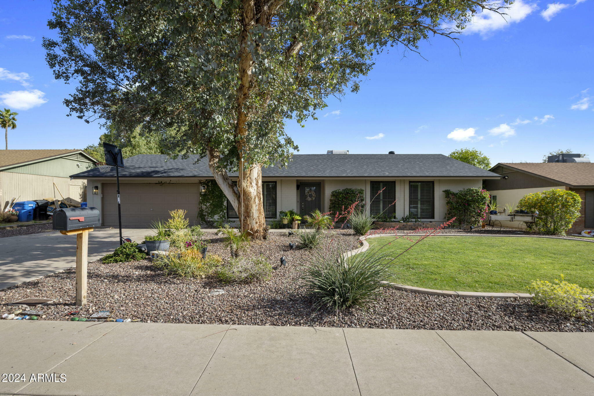 Property Photo:  125 E Sharon Avenue  AZ 85022 