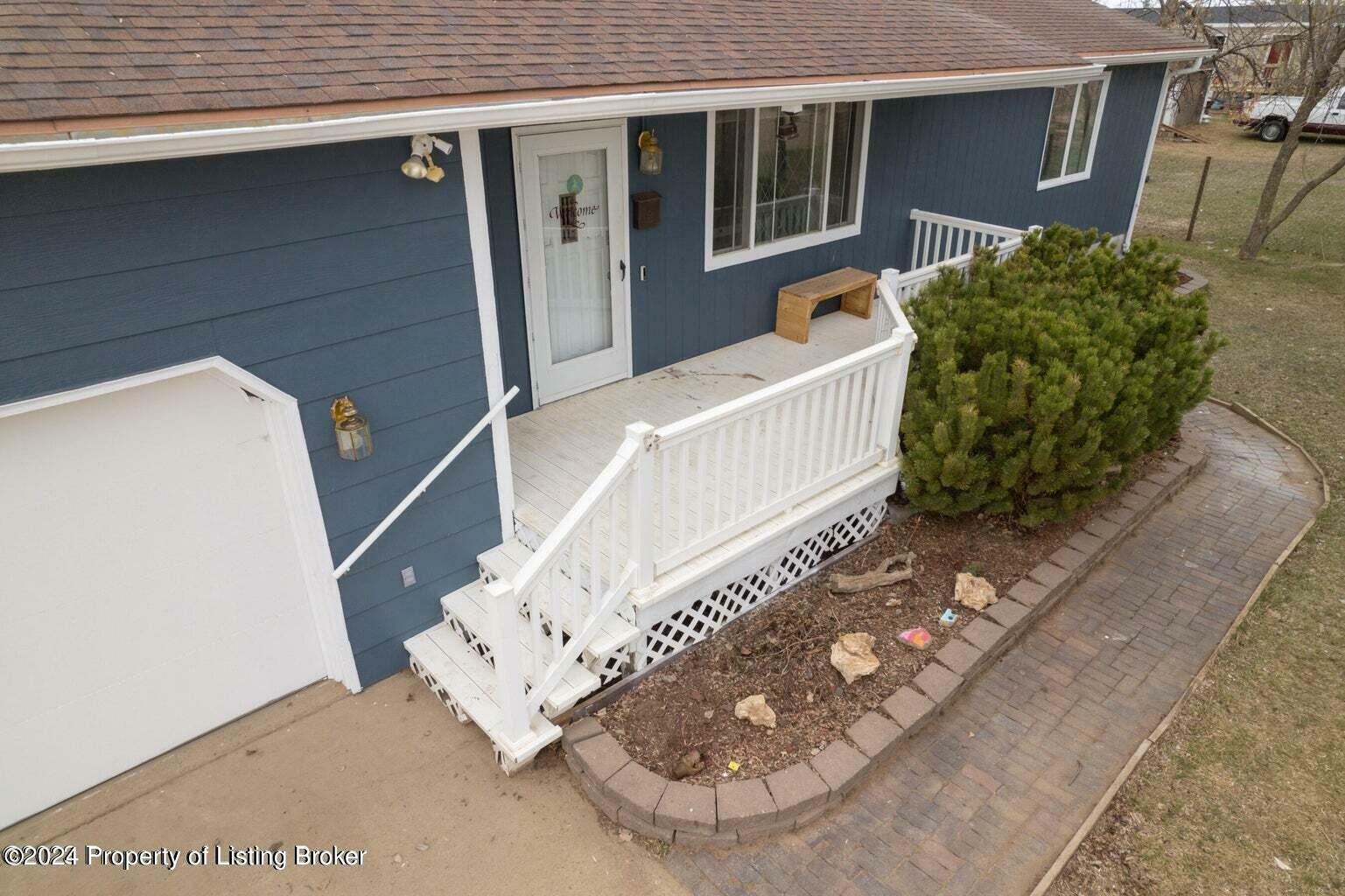 Property Photo:  107 4th Avenue SW  ND 58622 