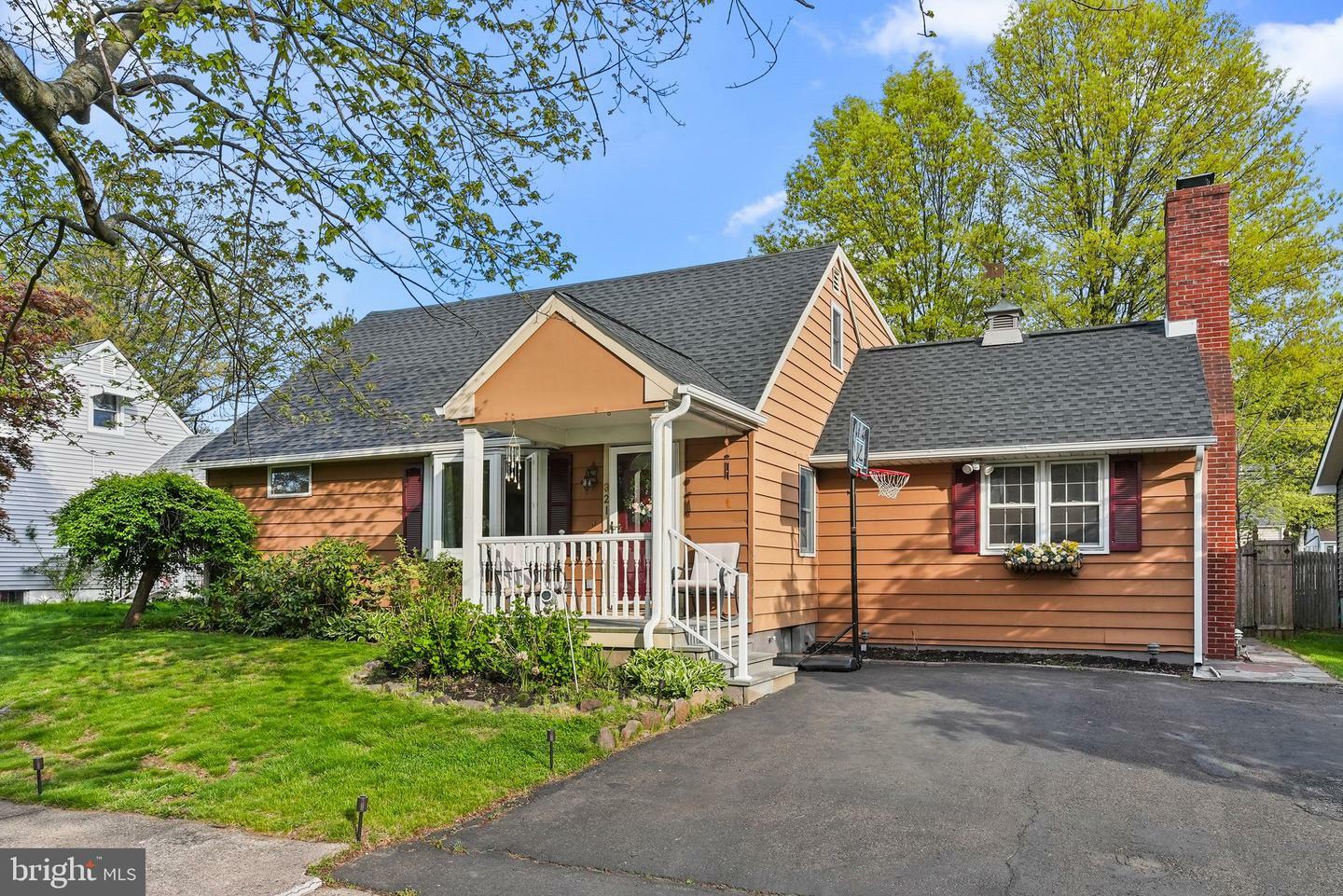 Property Photo:  321 Osborne Avenue  PA 19067 