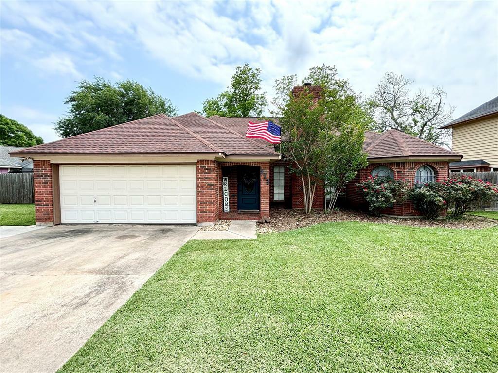 112 Sandalwood Drive  Lake Jackson TX 77566 photo