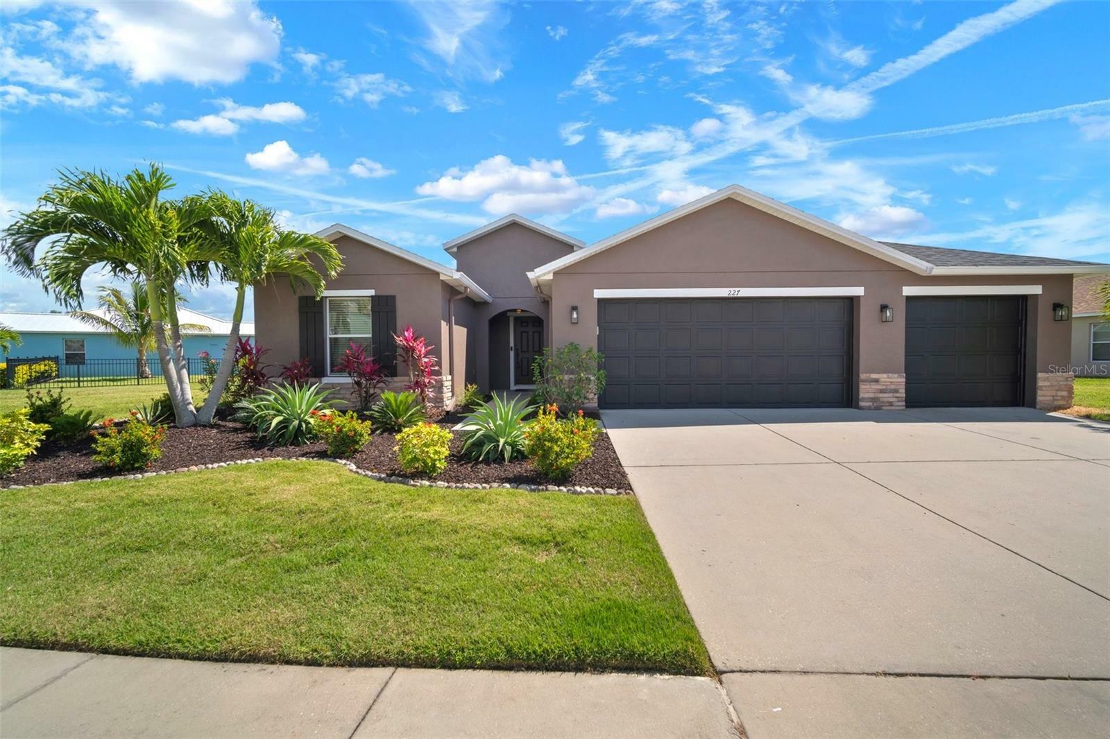 Property Photo: 227 Star Shell Drive FL 33572