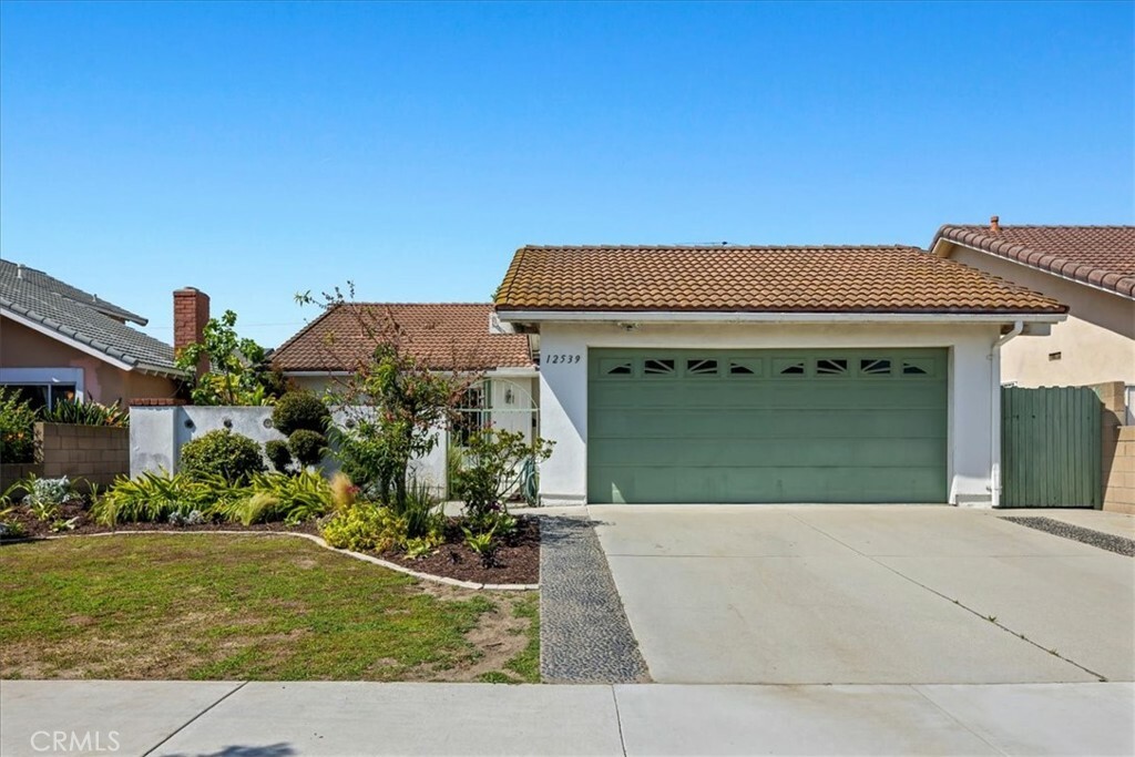 Property Photo:  12539 Eckleson Street  CA 90703 