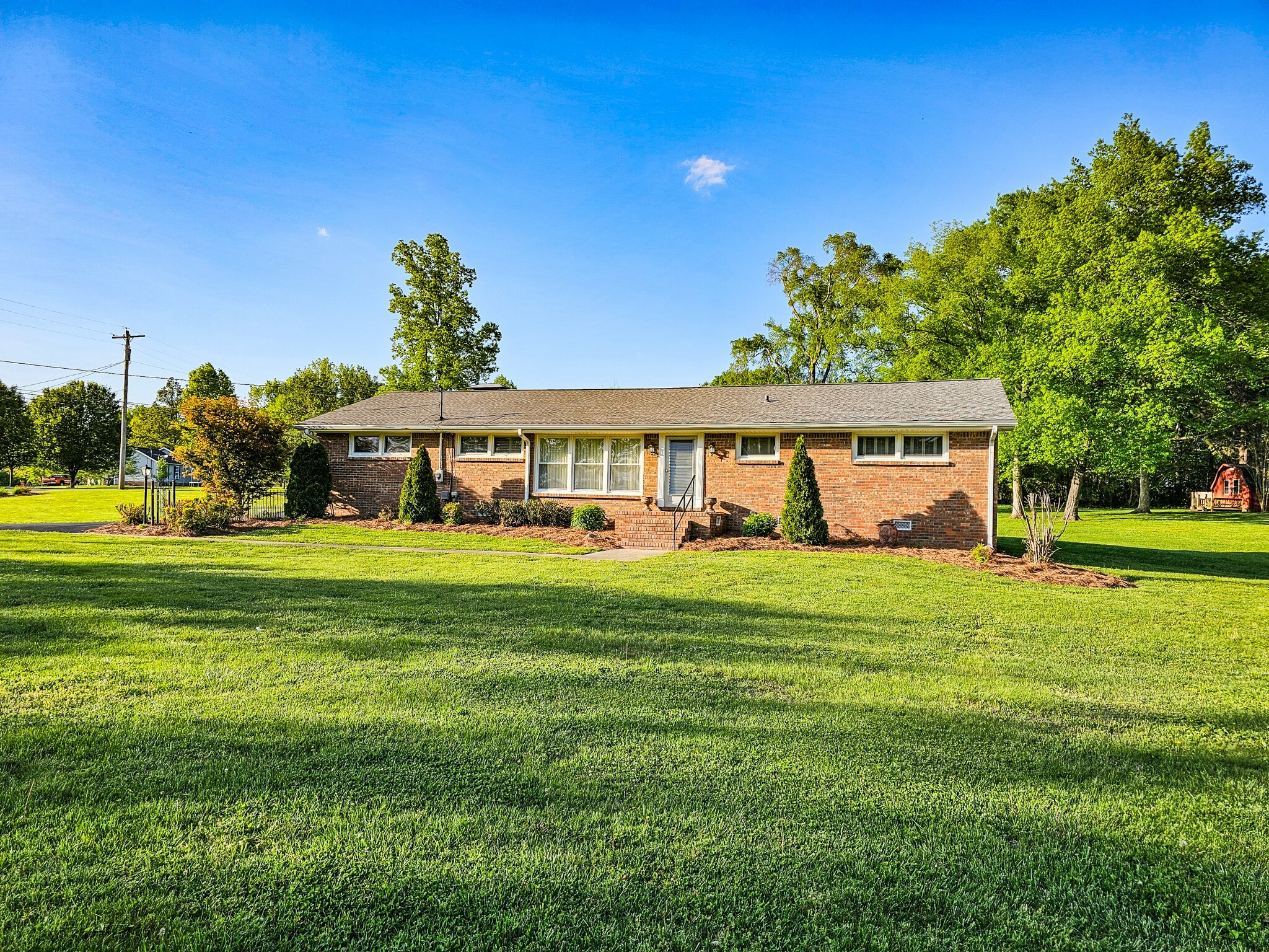 Property Photo:  401 S Valley Rd  TN 37160 