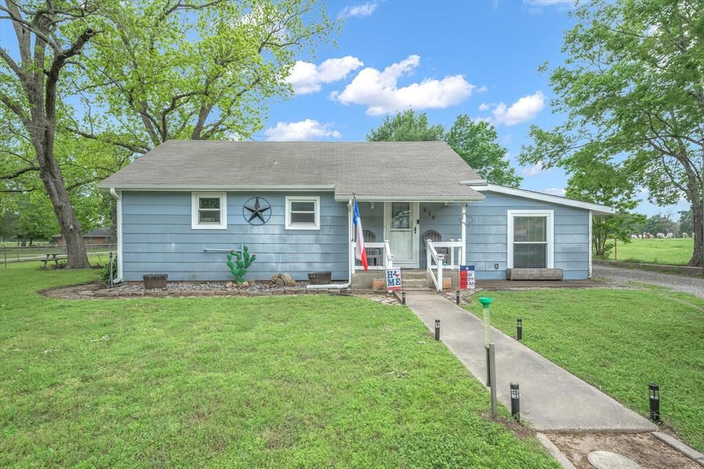 Property Photo:  610 Crooked Creek  TX 75117 