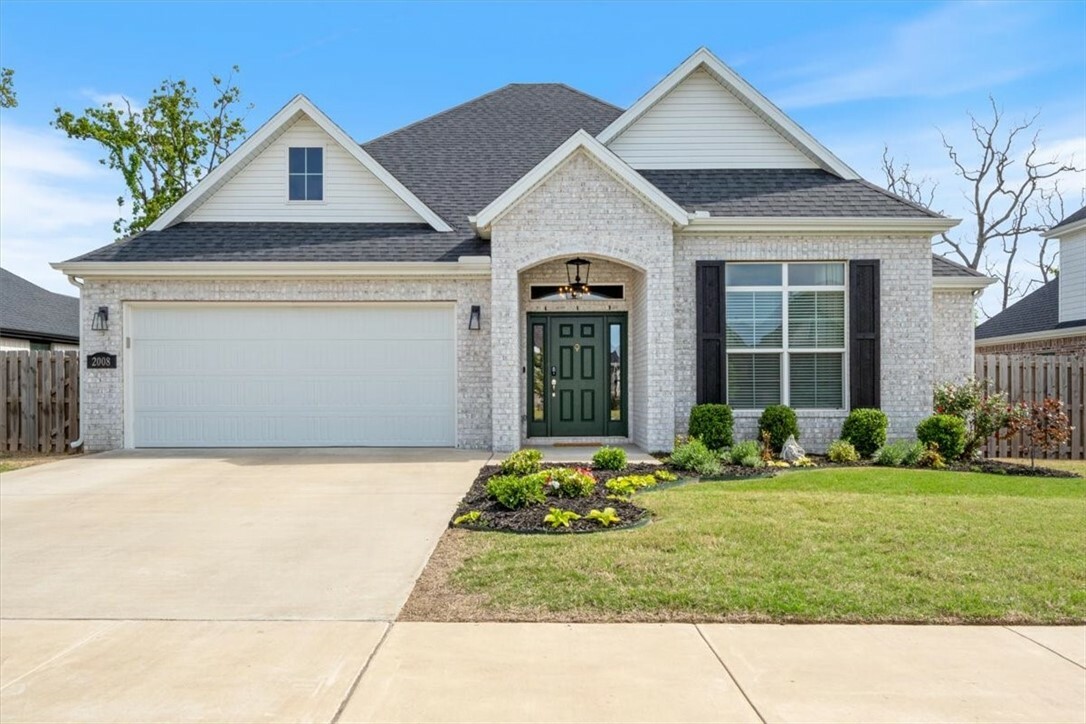 Property Photo: 2008 W Chandler Avenue AR 72758