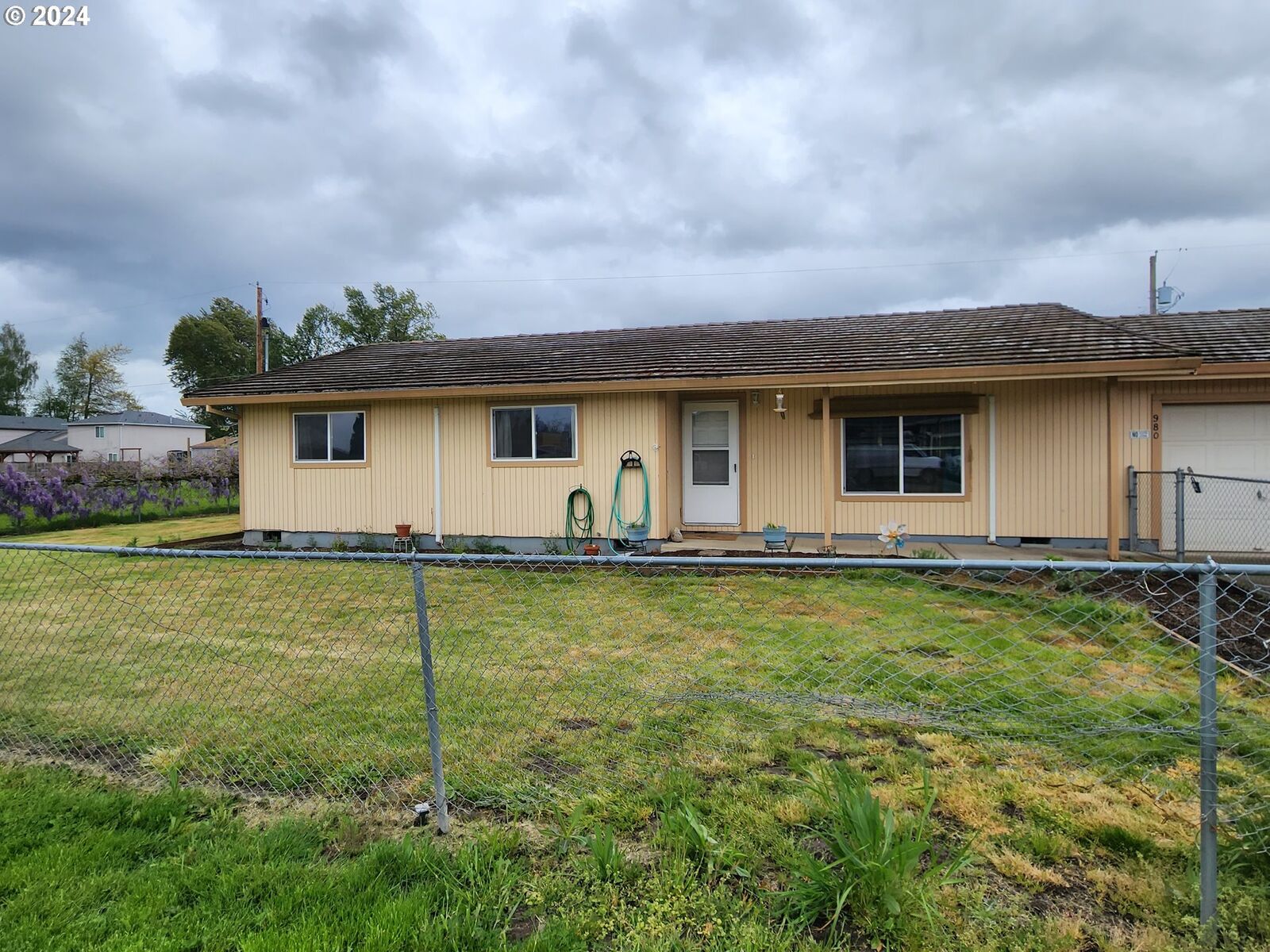 Property Photo: 980 6th St OR 97026