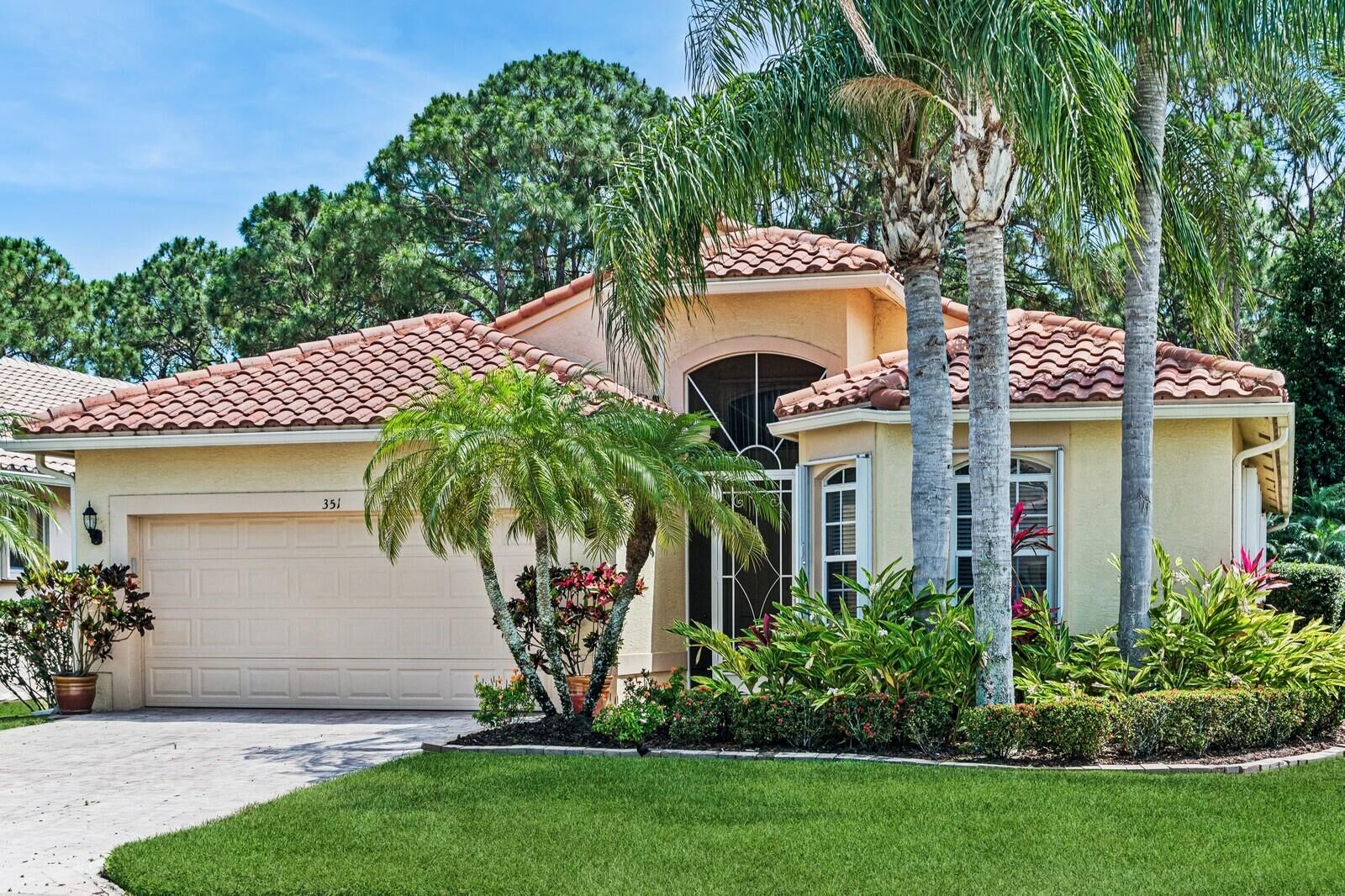 Property Photo: 351 NW Springview Loop FL 34986