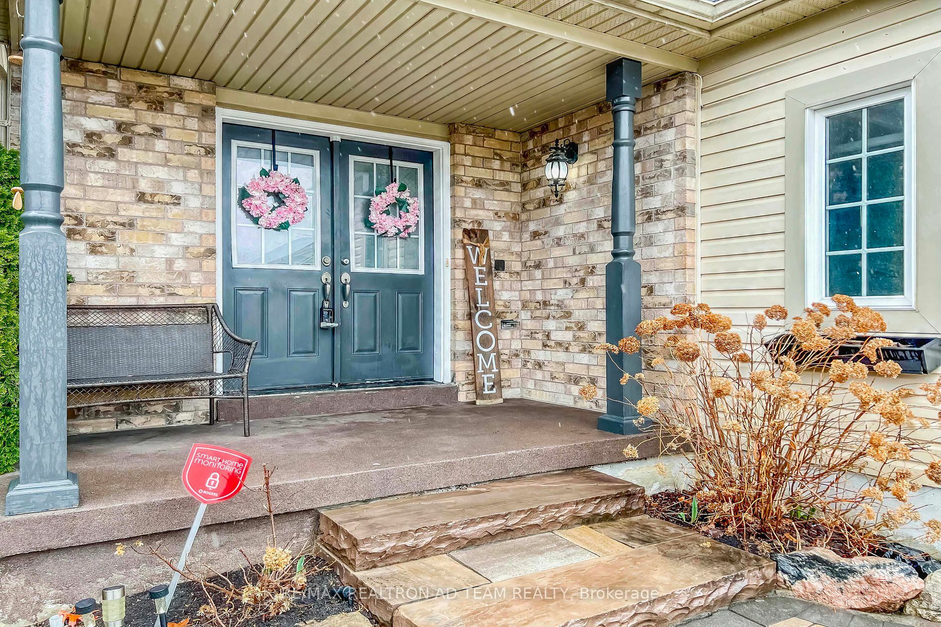 Property Photo:  611 Oxbow Cres  ON L1K 3A8 