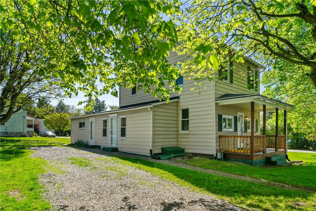 Property Photo:  1402 Latrobe Derry Rd  PA 15661 