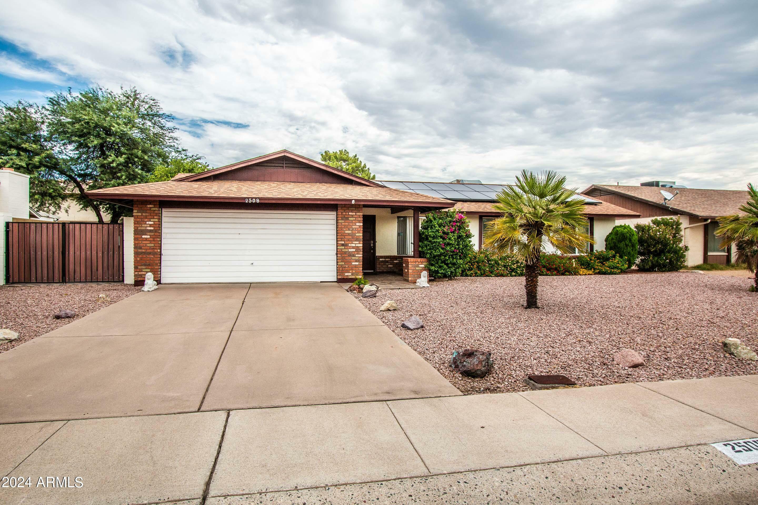 2508 W Roveen Avenue  Phoenix AZ 85029 photo