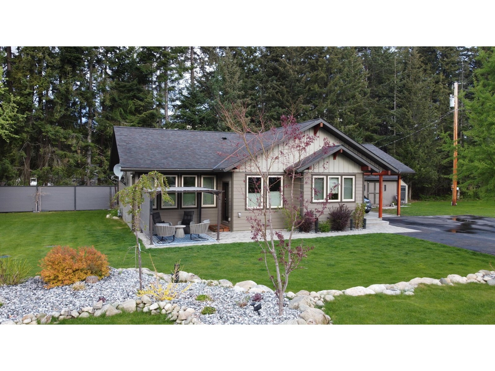 2711 Jacks Crescent  South Slocan BC V0G 2G1 photo