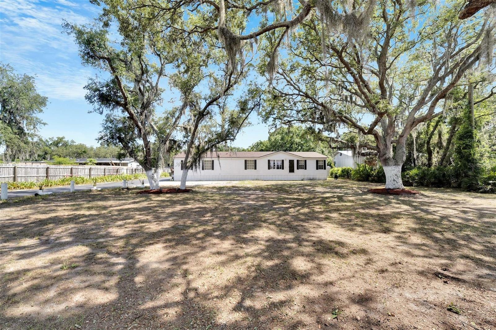 Property Photo:  11805 Fawn Dale Drive  FL 33569 