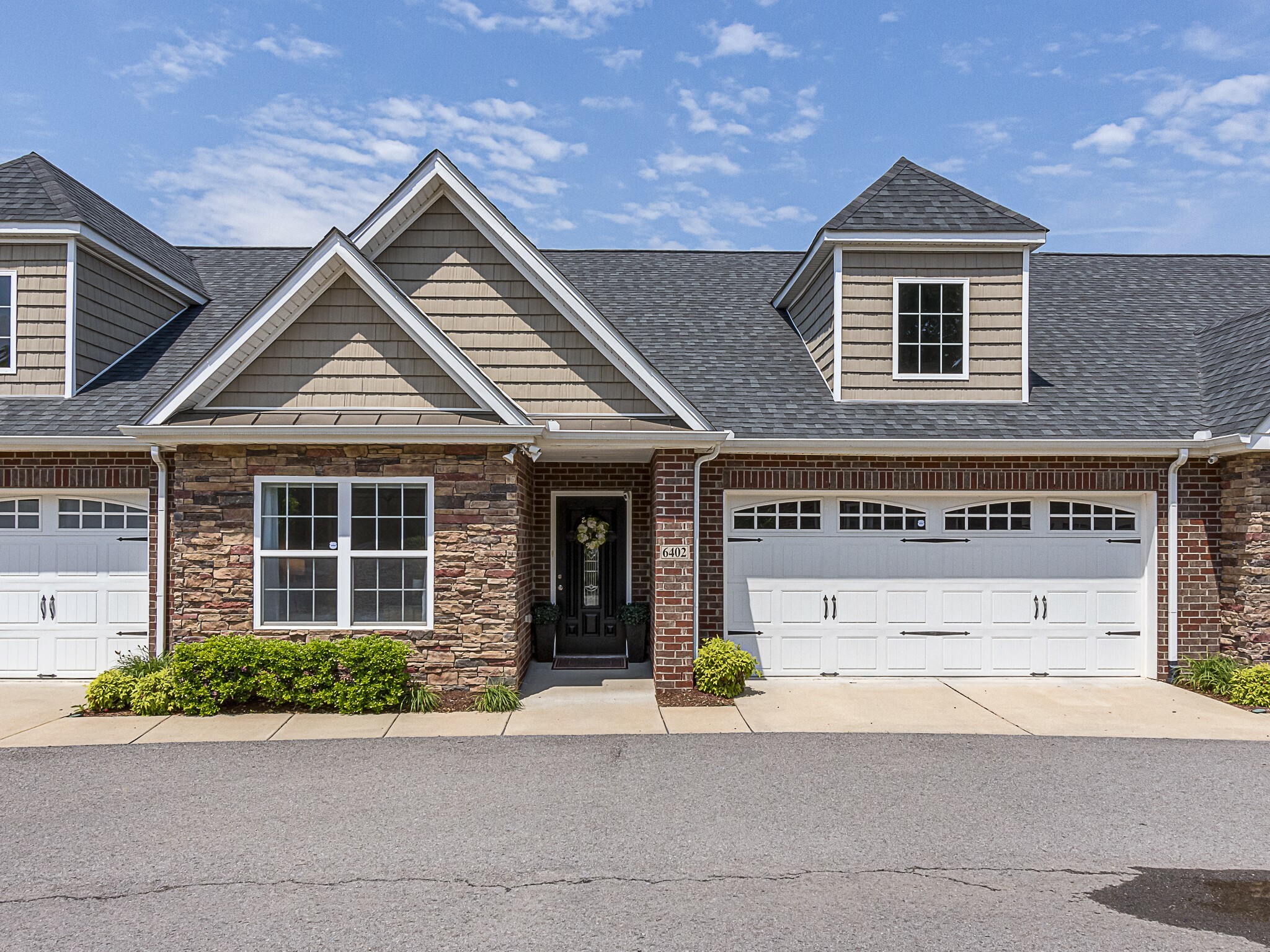 Property Photo: 395 Devon Chase Hl 6402 TN 37066
