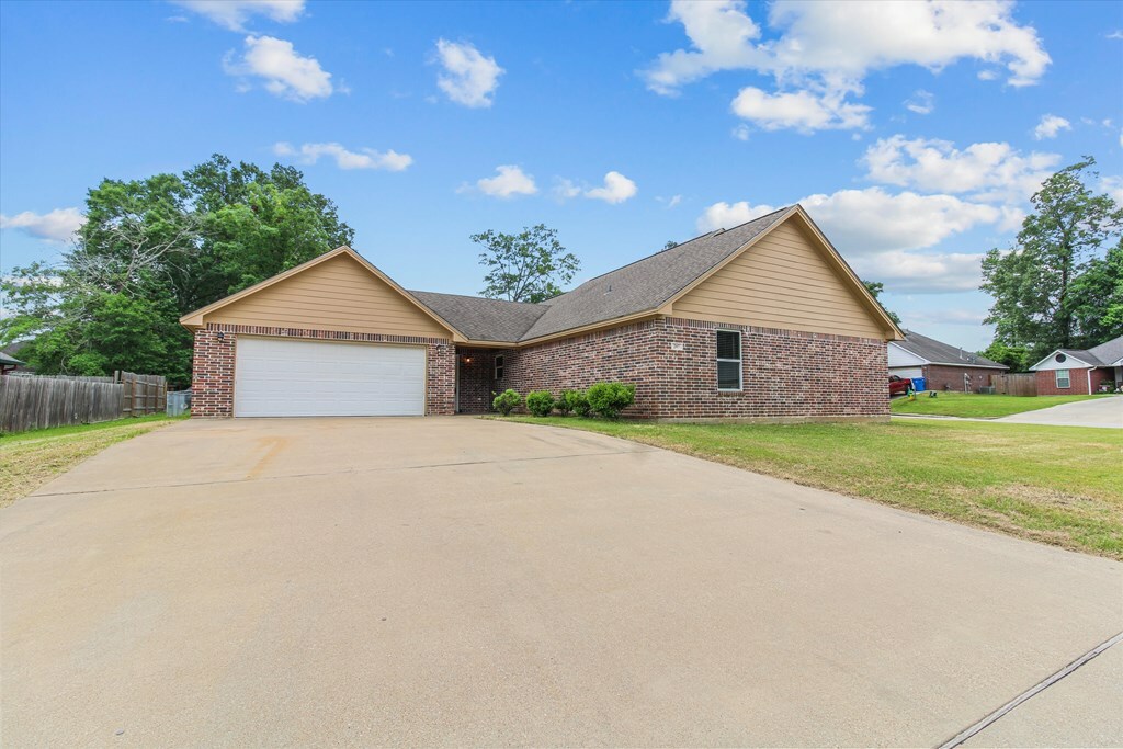Property Photo:  207 Willow Brook  TX 75901 