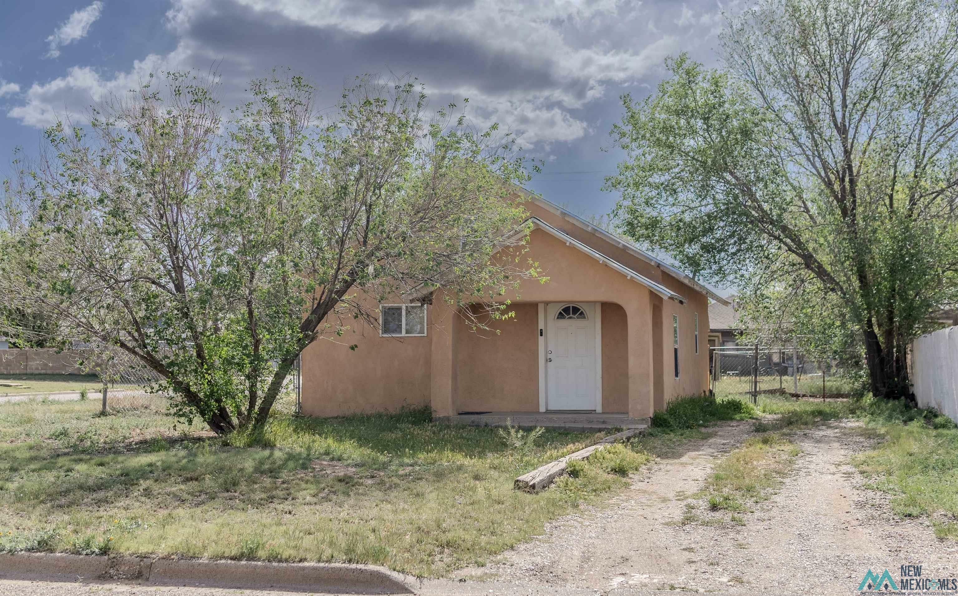 Property Photo:  600 N Oak Street  NM 88101 