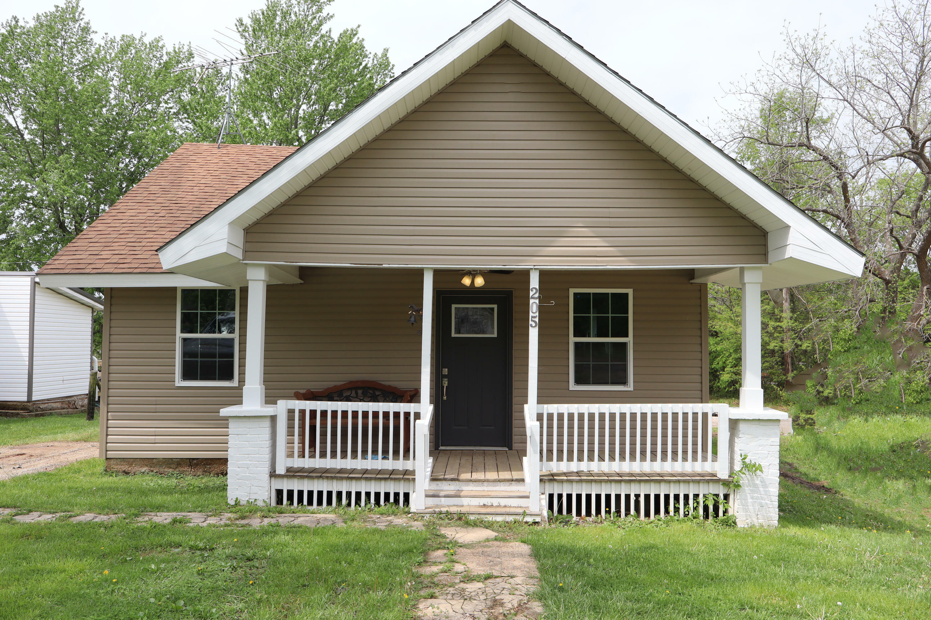 Property Photo:  205 N Porter Avenue  MO 65632 