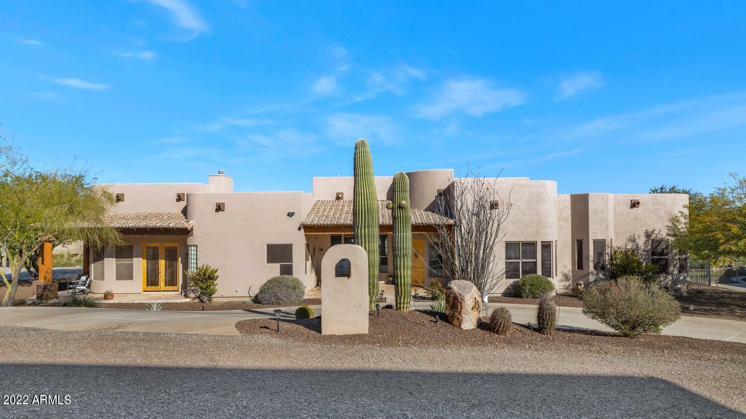 Property Photo:  104 W Night Glow Drive  AZ 85085 