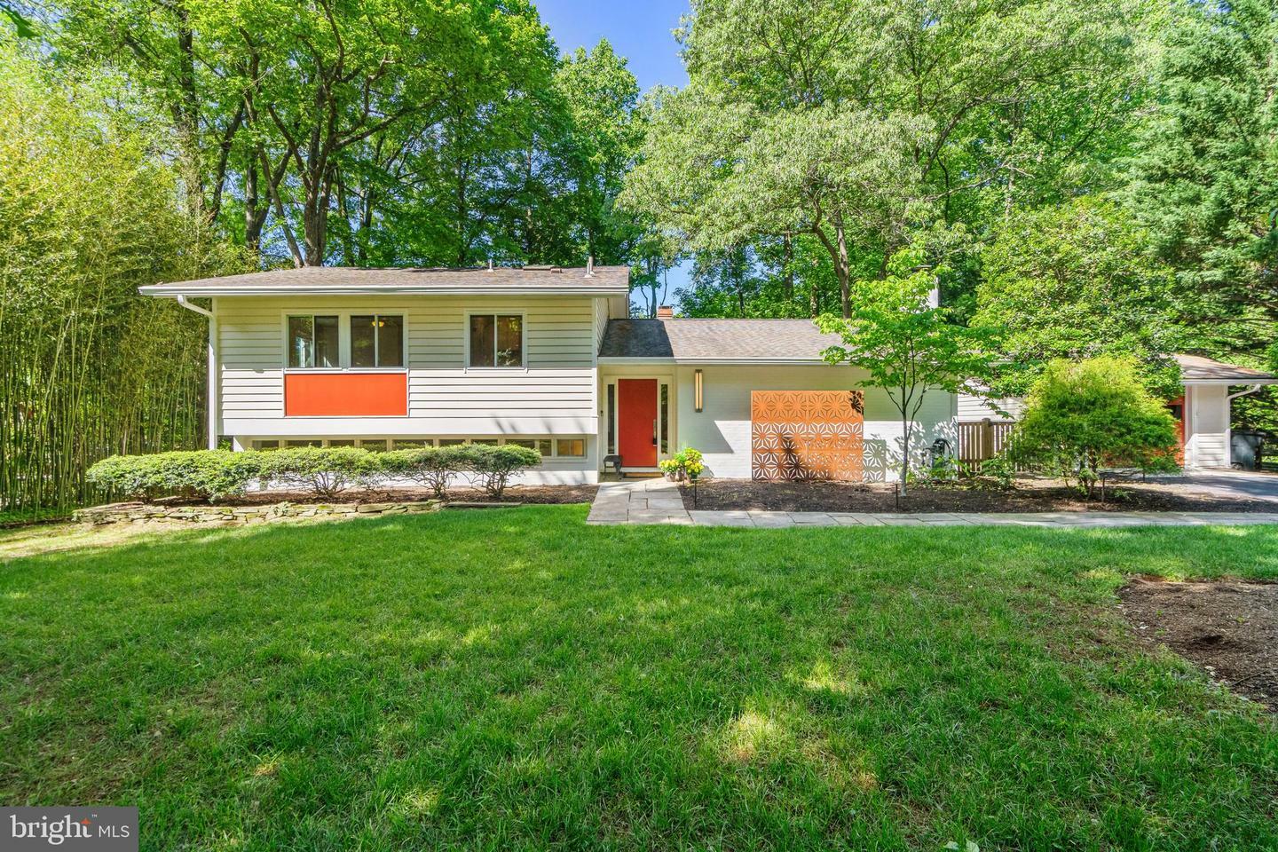 Property Photo:  8304 Carderock Drive  MD 20817 