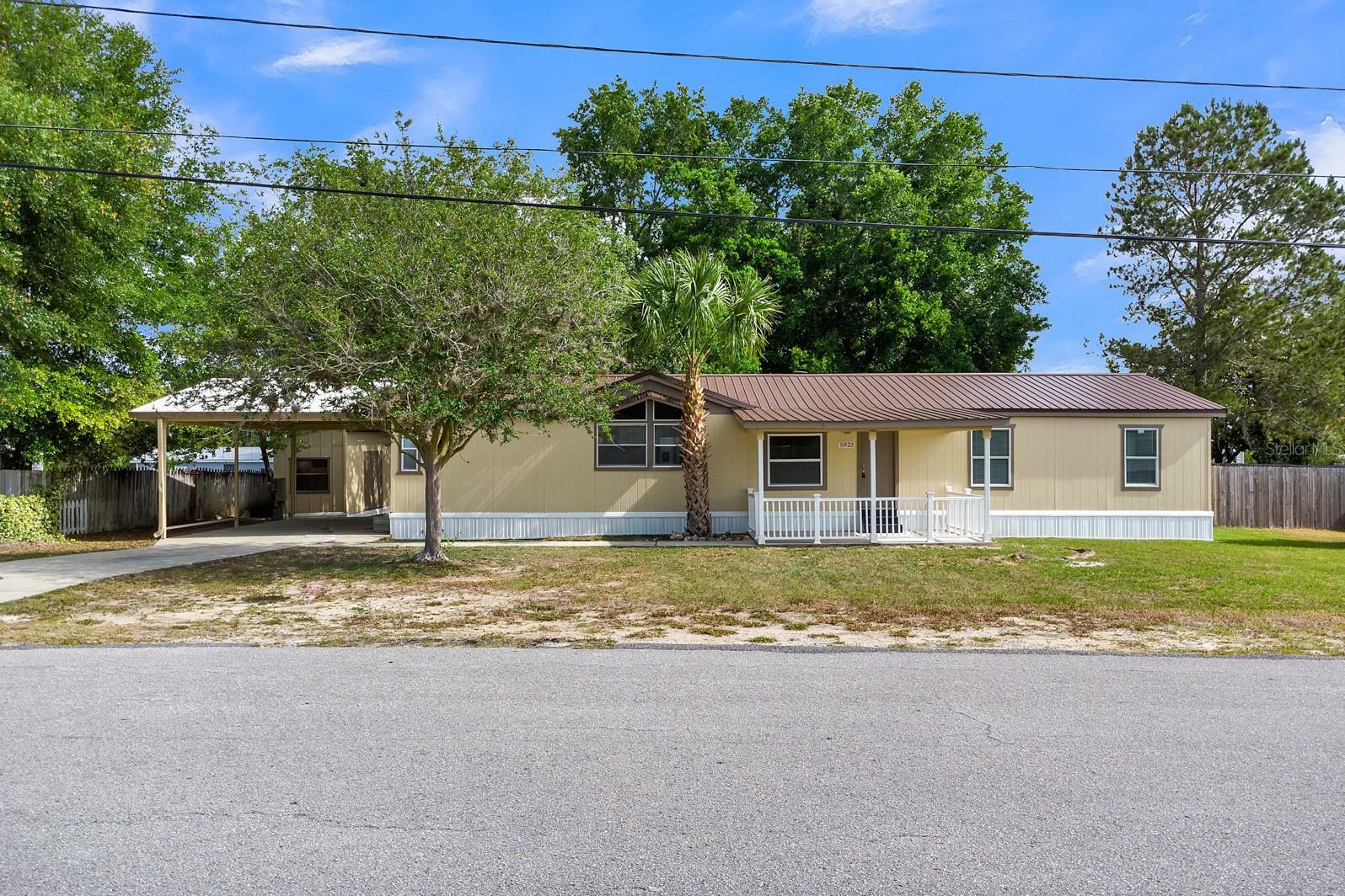 Property Photo: 5923 SE 140th Place FL 34491