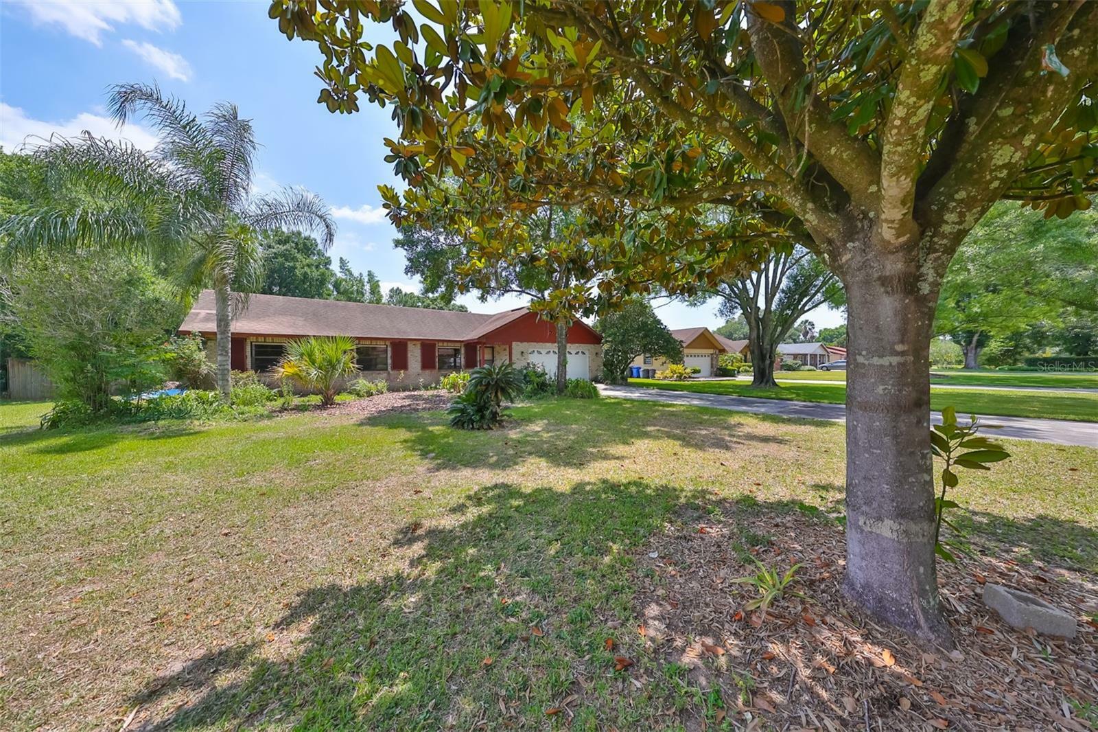 Property Photo:  1111 Hummingbird Lane  FL 33511 