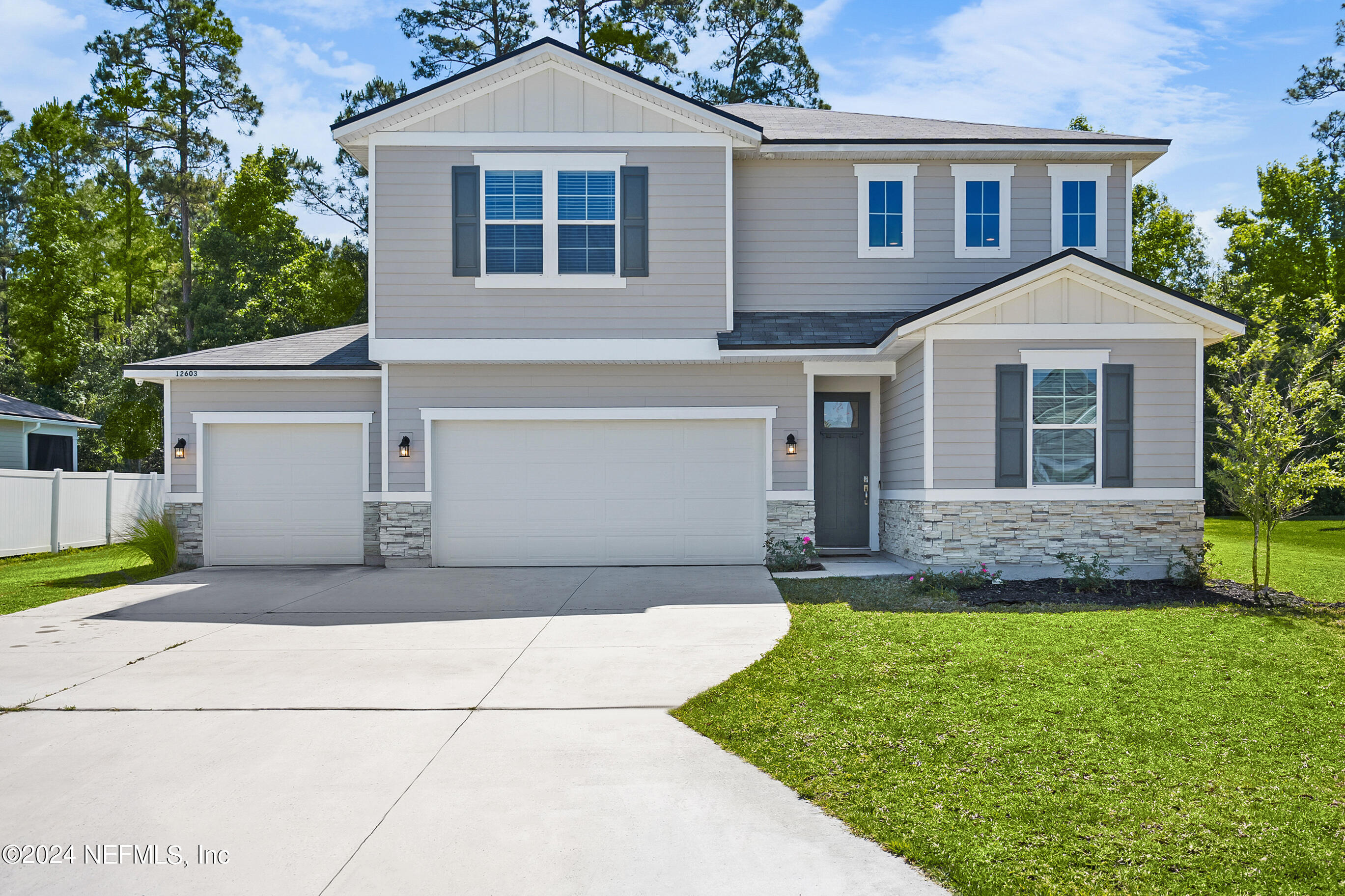 Property Photo: 12603 Green Meadow Drive FL 32218