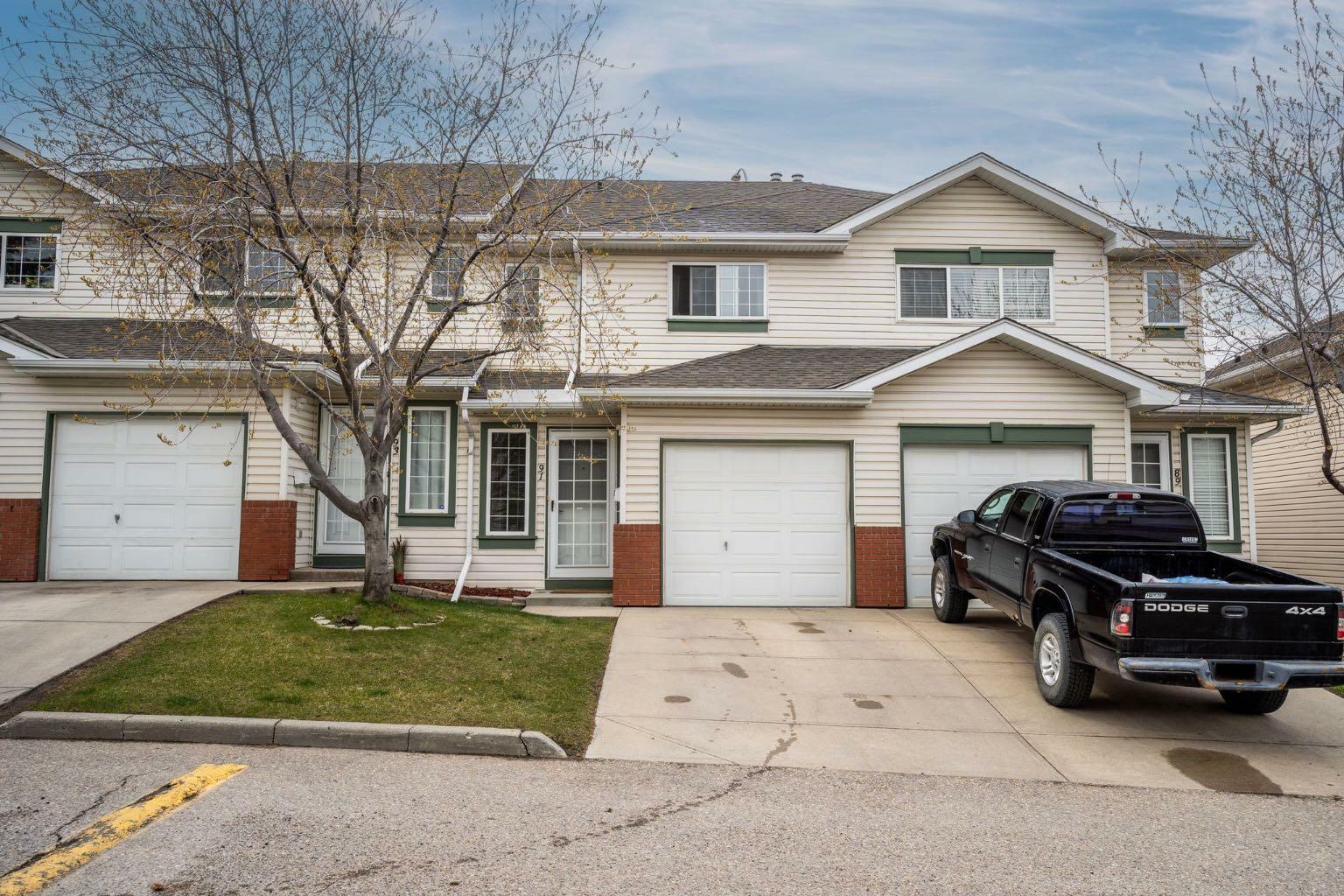 Property Photo: 91 Country Hills Villas NW AB T3K 4S8