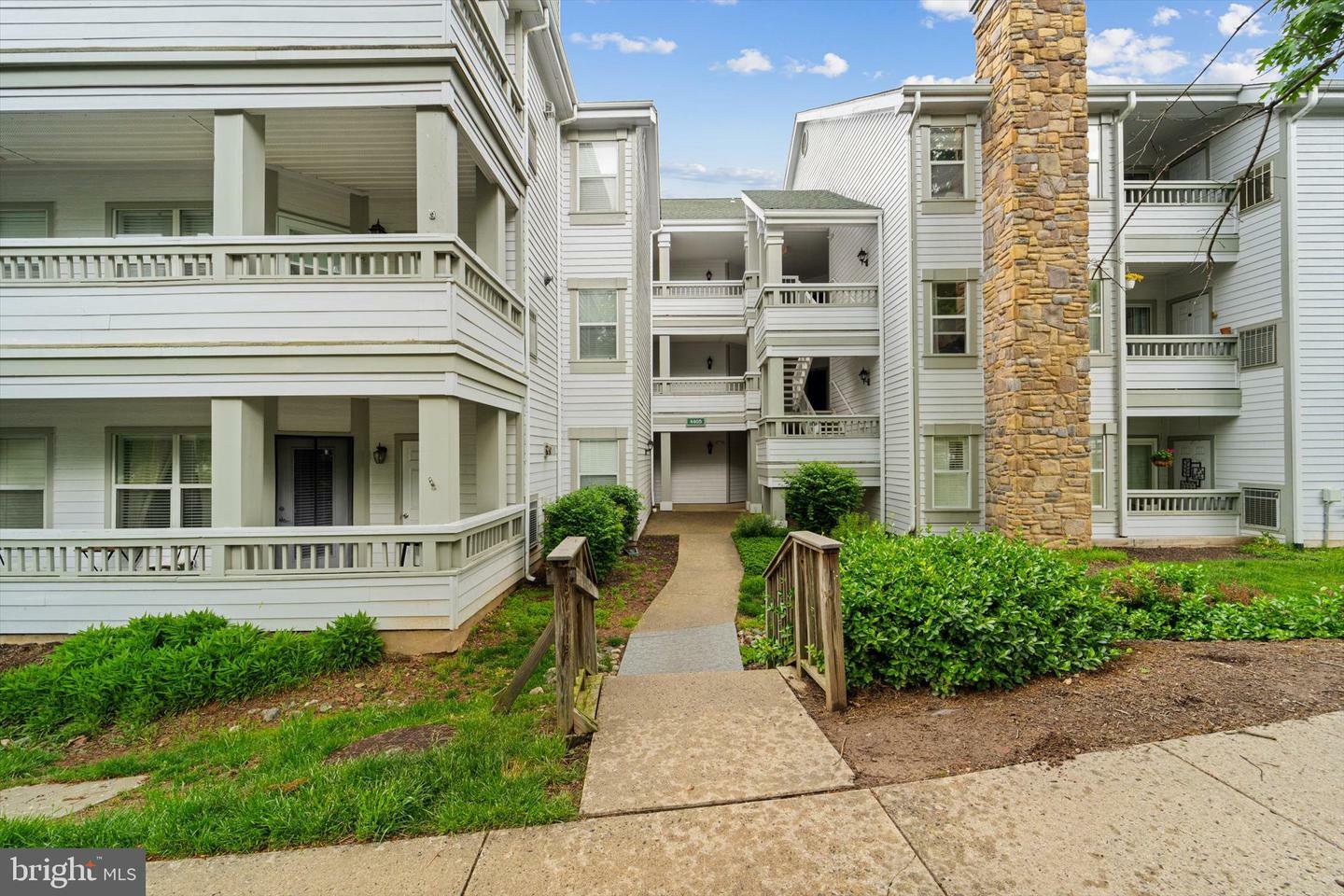 Property Photo:  4405 Sedgehurst Drive 303  VA 22033 