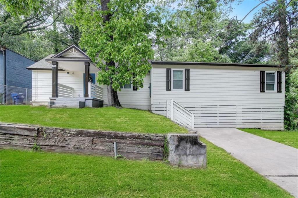 Property Photo: 192 Hemphill School Road NW GA 30331