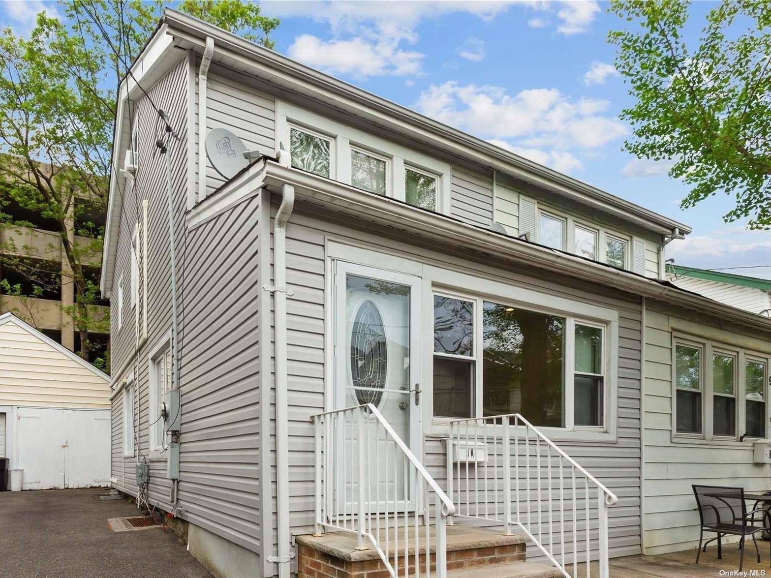 Property Photo:  11 Pearce  Pl  NY 11021 