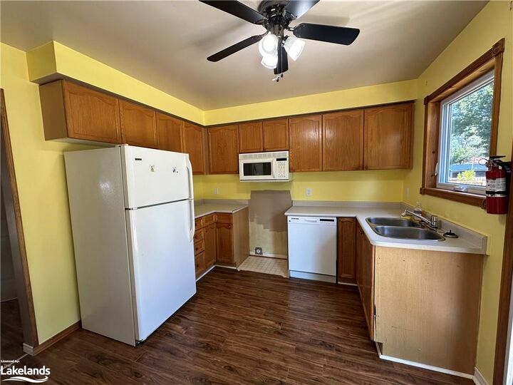 Property Photo: 81 Leo Boulevard ON L9Z 1C5