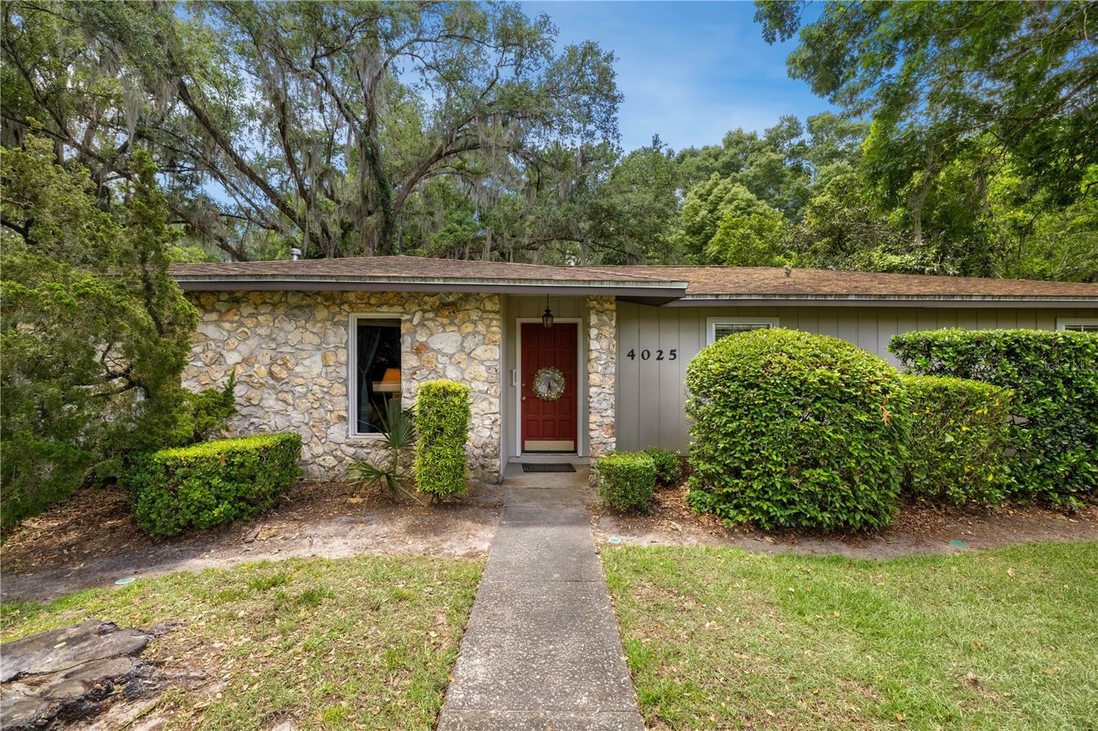 Property Photo: 4025 NW 46th Avenue FL 32606