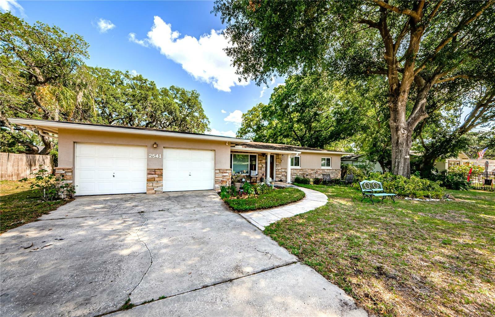 Property Photo:  2541 Lake Ellen Drive  FL 33618 