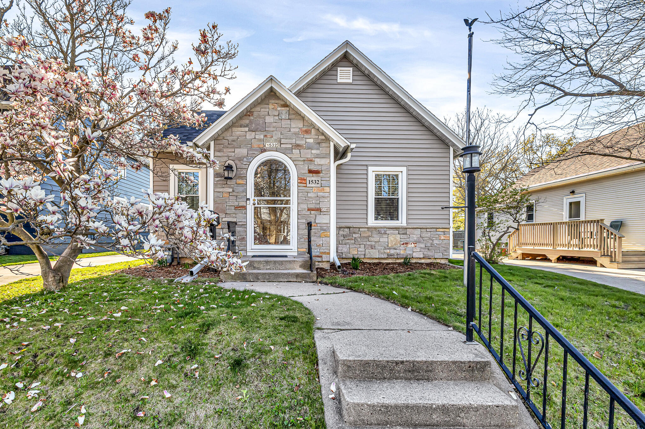 Property Photo:  1532 N 4th St  WI 53081 