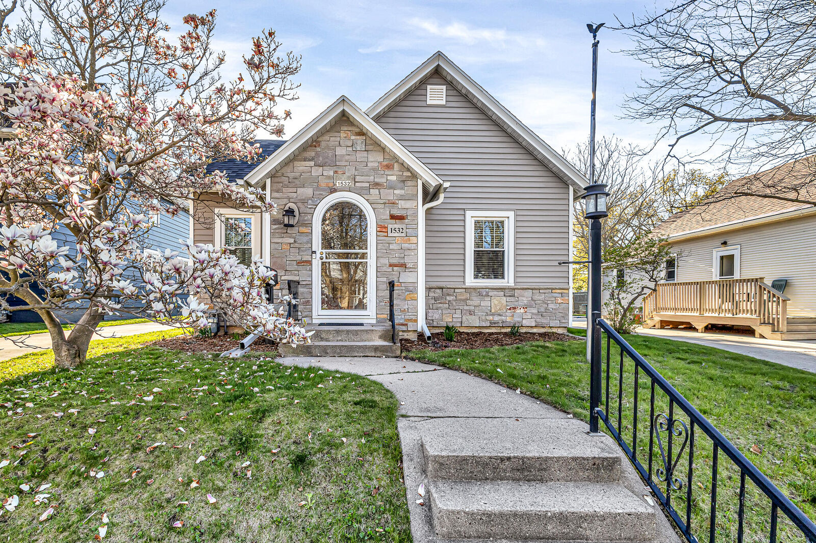 Property Photo:  1532 N 4th St  WI 53081 
